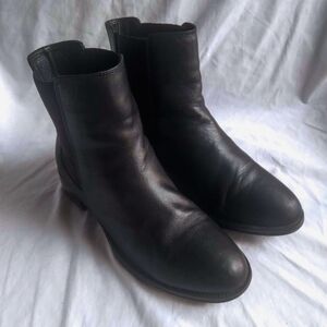 Tod's Black Leather Chelsea Ankle Boot Womens Size 7 Casual Comfort Walkable